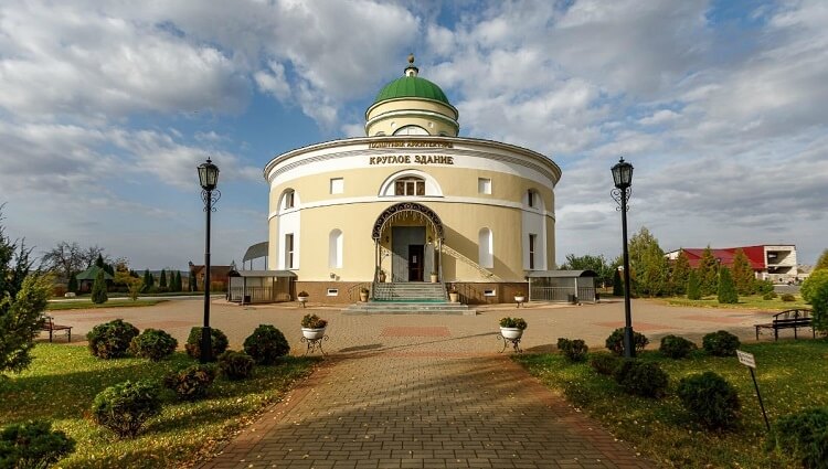 Круглое здание, дворец Юсуповых и Прохоровка
